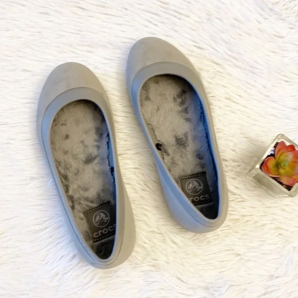 CROCS | Grey Ballet Flats loafers faux fur footbed women’s 6 - Picture 7 of 9